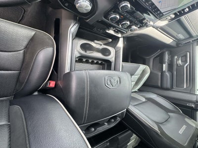 2024 RAM 1500 Laramie Crew Cab 4x2 5'7' Box