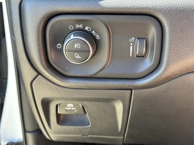 2025 RAM 1500 Tradesman Crew Cab 4x4 5'7' Box