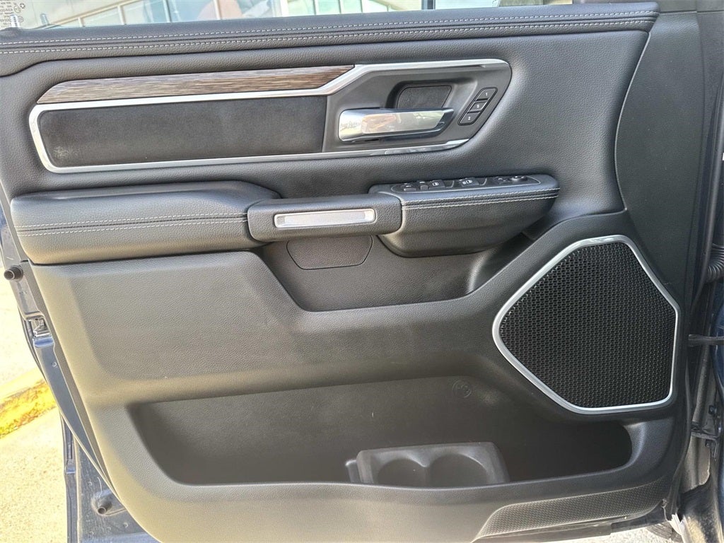 2020 RAM 1500 Laramie Crew Cab 4x4 5'7' Box