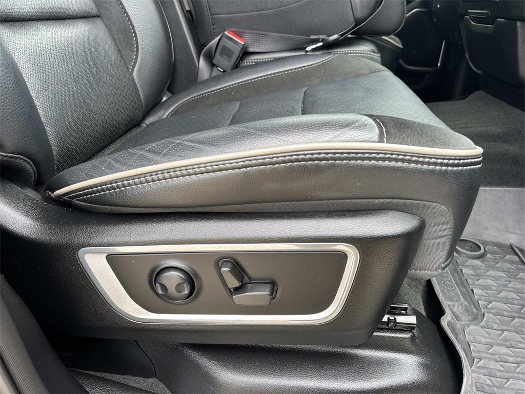 2022 RAM 1500 Laramie Crew Cab 4x4 5'7' Box