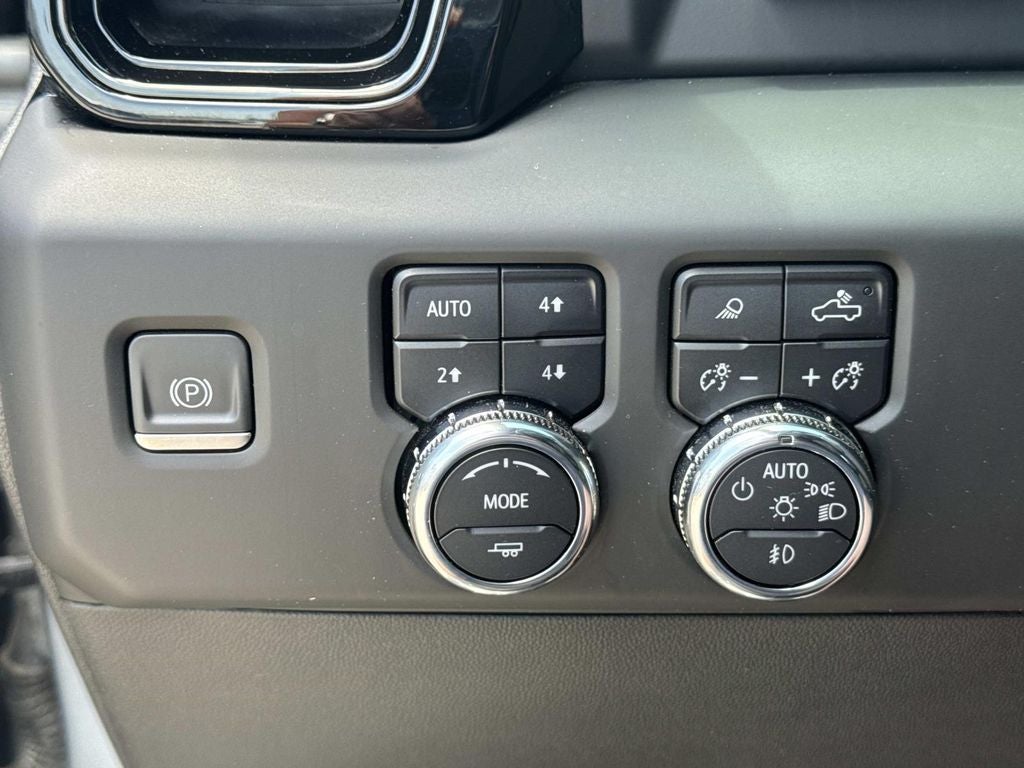 2023 GMC Sierra 1500 4WD Crew Cab Short Box AT4