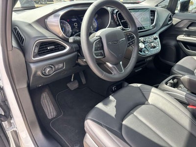 2025 Chrysler Voyager LX
