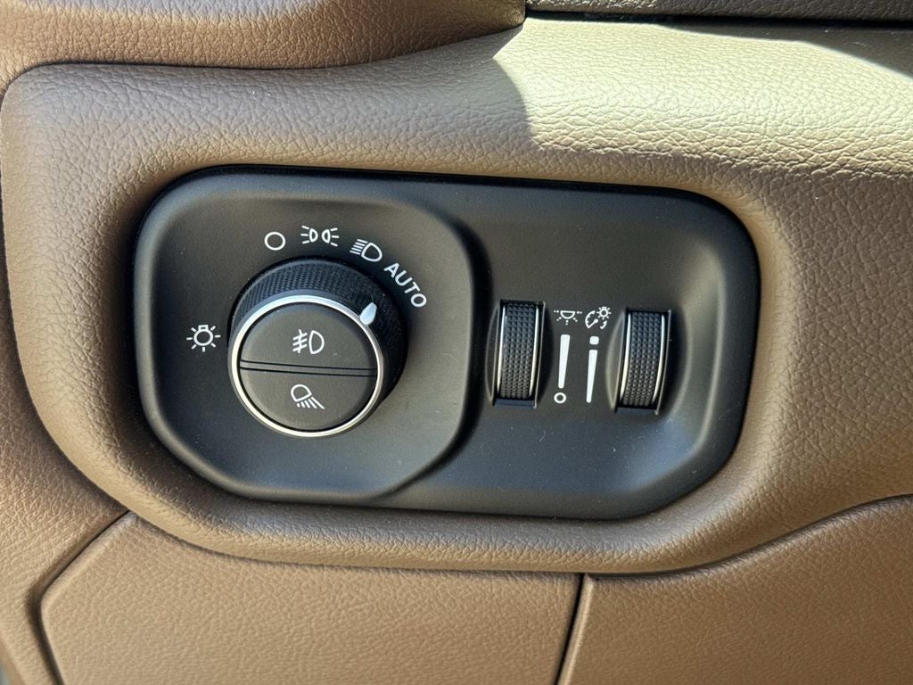 2022 RAM Ram 3500 Laramie Crew Cab 4x4 8' Box