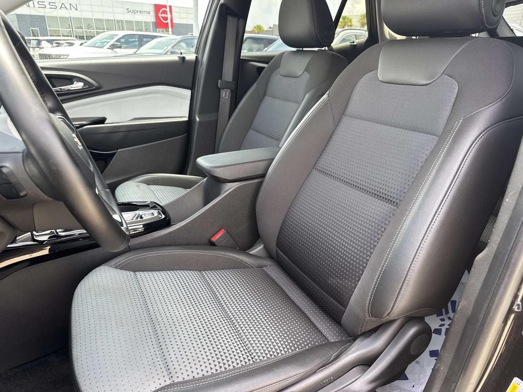 2025 Chevrolet Trax FWD LT