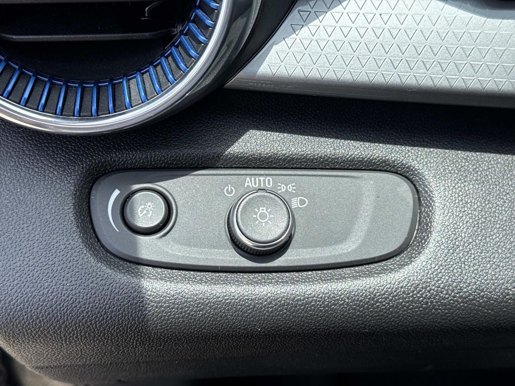 2025 Chevrolet Trax FWD LT