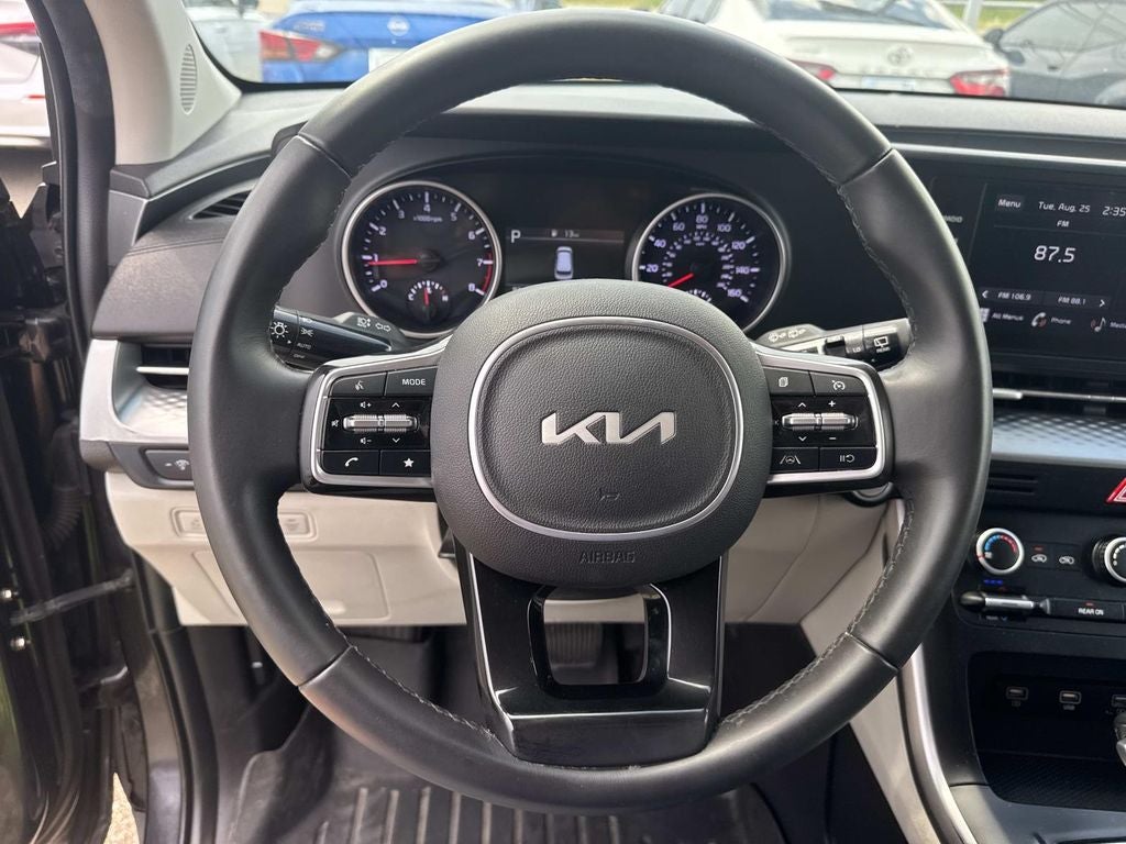2023 Kia Carnival LX Seat Package