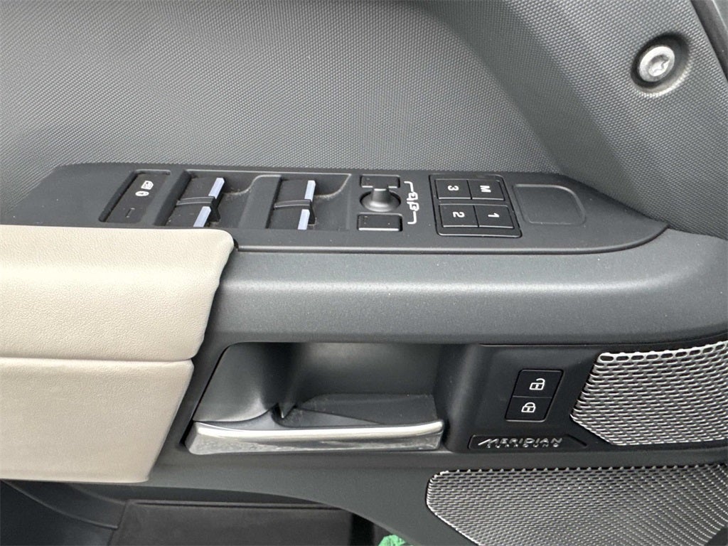 2023 Land Rover Defender 130 X-Dynamic SE