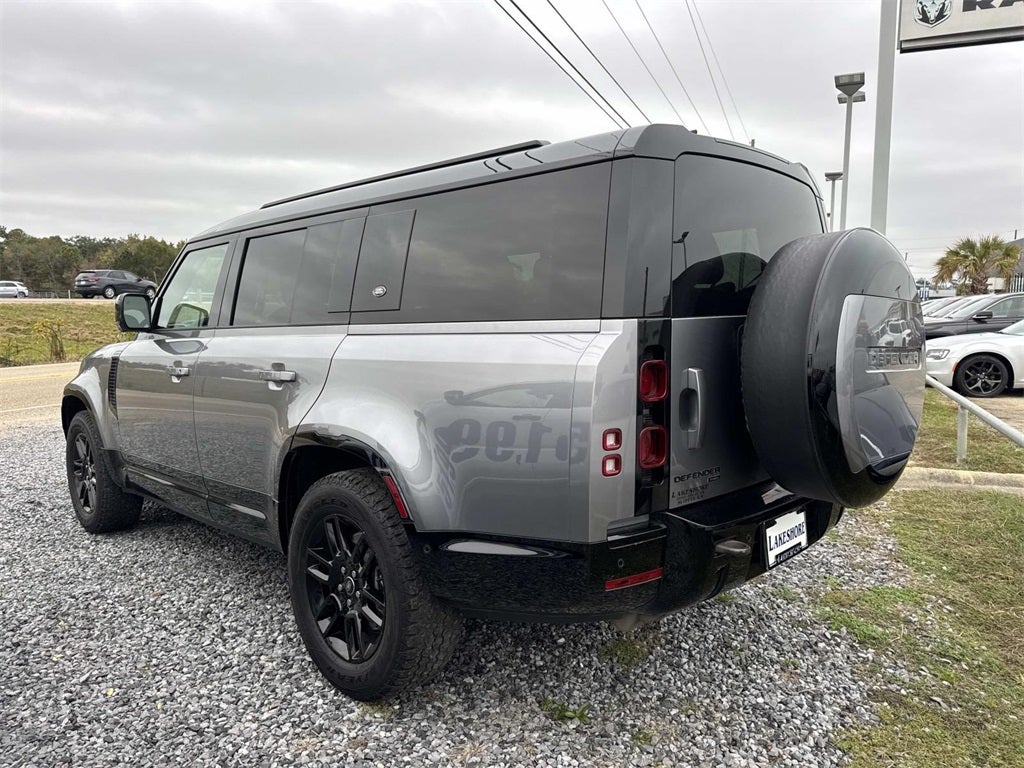 2023 Land Rover Defender 130 X-Dynamic SE