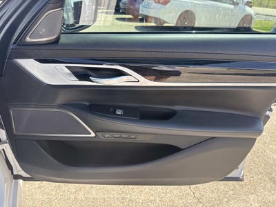 2019 BMW 750i 750i