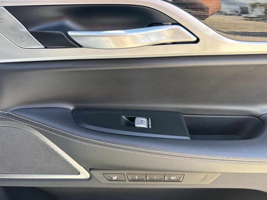 2019 BMW 750i 750i