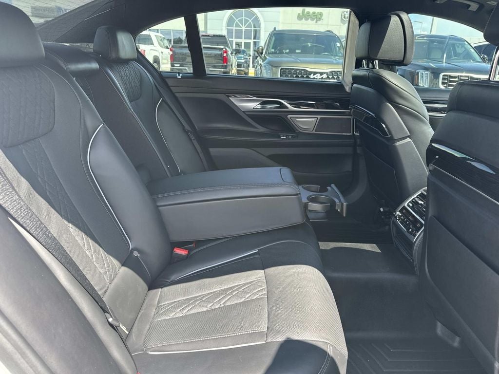 2019 BMW 750i 750i