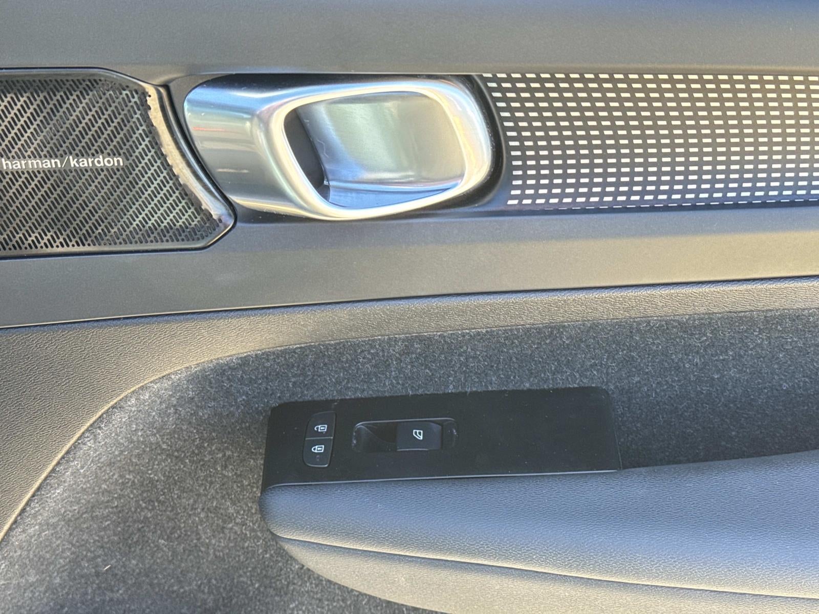 2021 Volvo XC40 Recharge Pure Electric P8