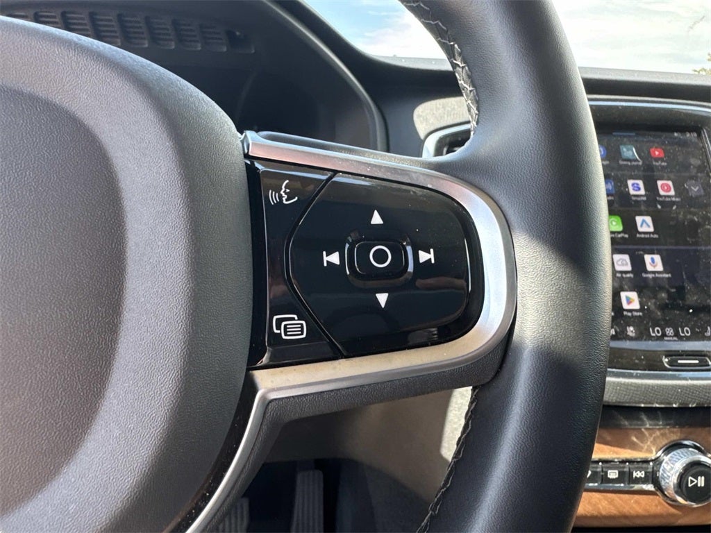 2025 Volvo XC90 B5 Plus