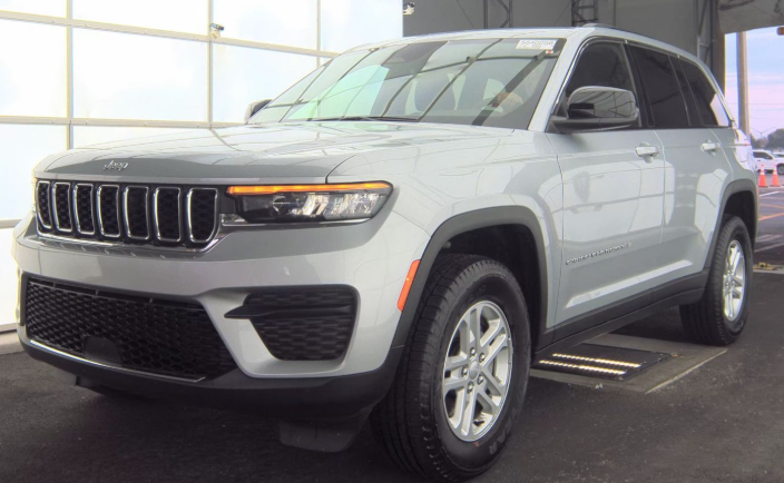 2024 Jeep Grand Cherokee Laredo 4x2