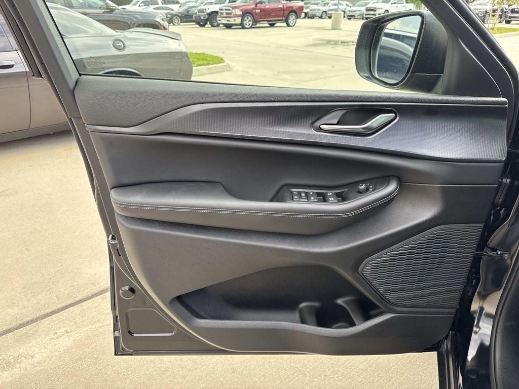 2025 Jeep Grand Cherokee GRAND CHEROKEE LAREDO X 4X2