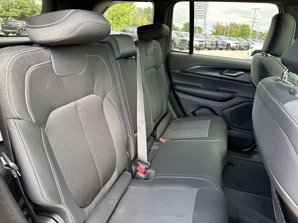 2025 Jeep Grand Cherokee GRAND CHEROKEE LAREDO X 4X2