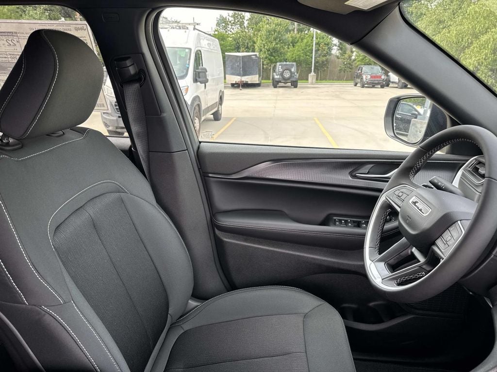 2026 Jeep Grand Cherokee GRAND CHEROKEE LAREDO X 4X2