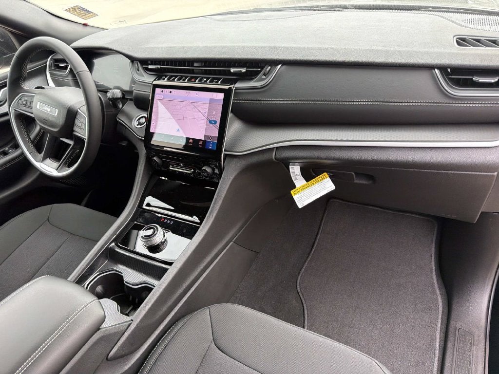 2027 Jeep Grand Cherokee Laredo
