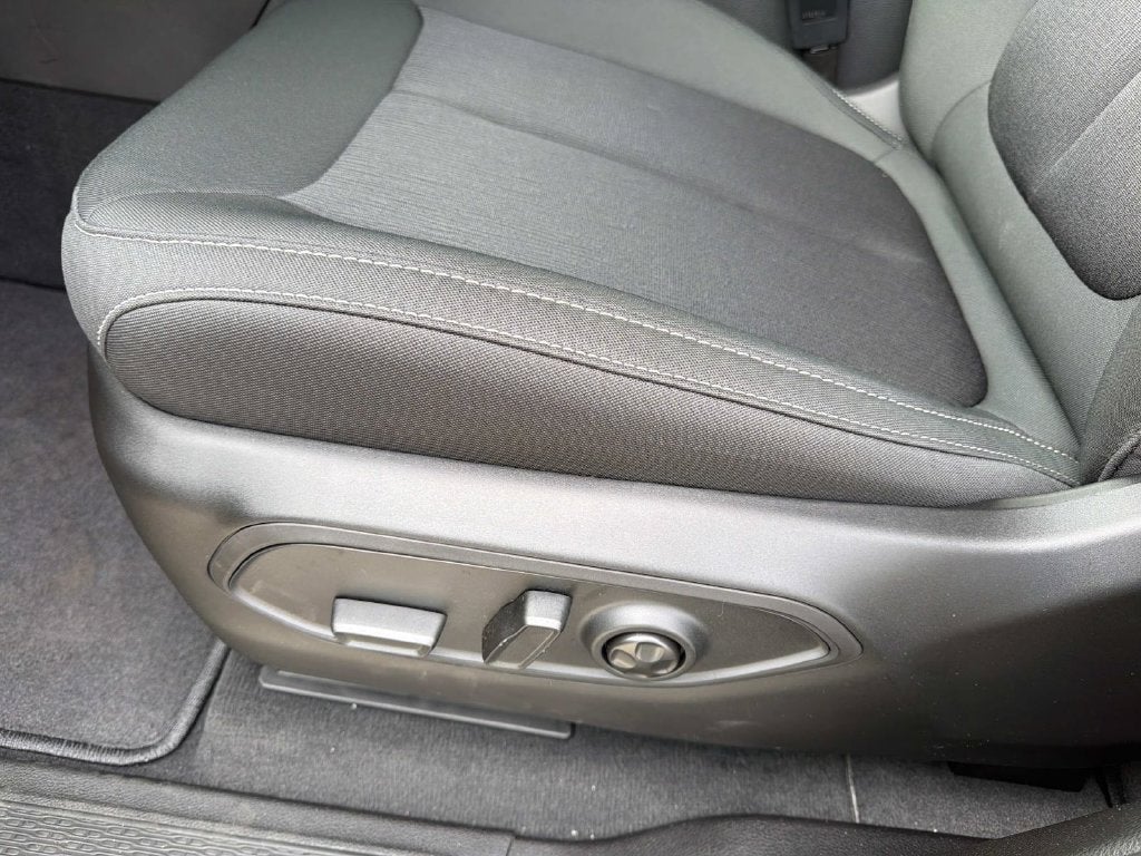2027 Jeep Grand Cherokee Laredo
