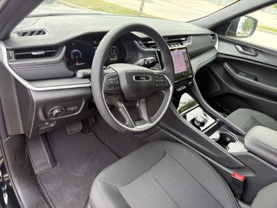 2027 Jeep Grand Cherokee Laredo