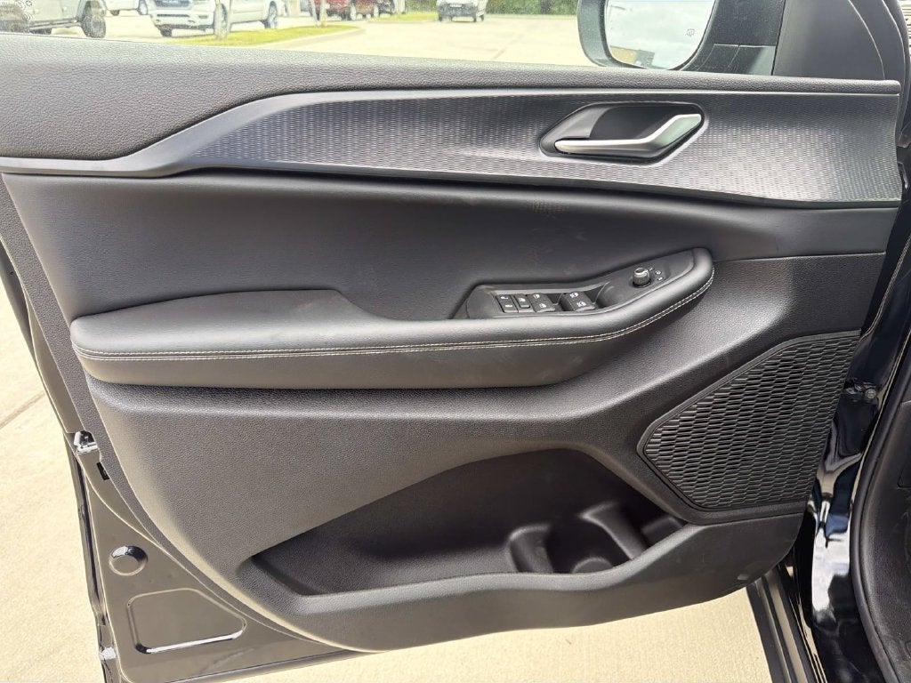2027 Jeep Grand Cherokee Laredo