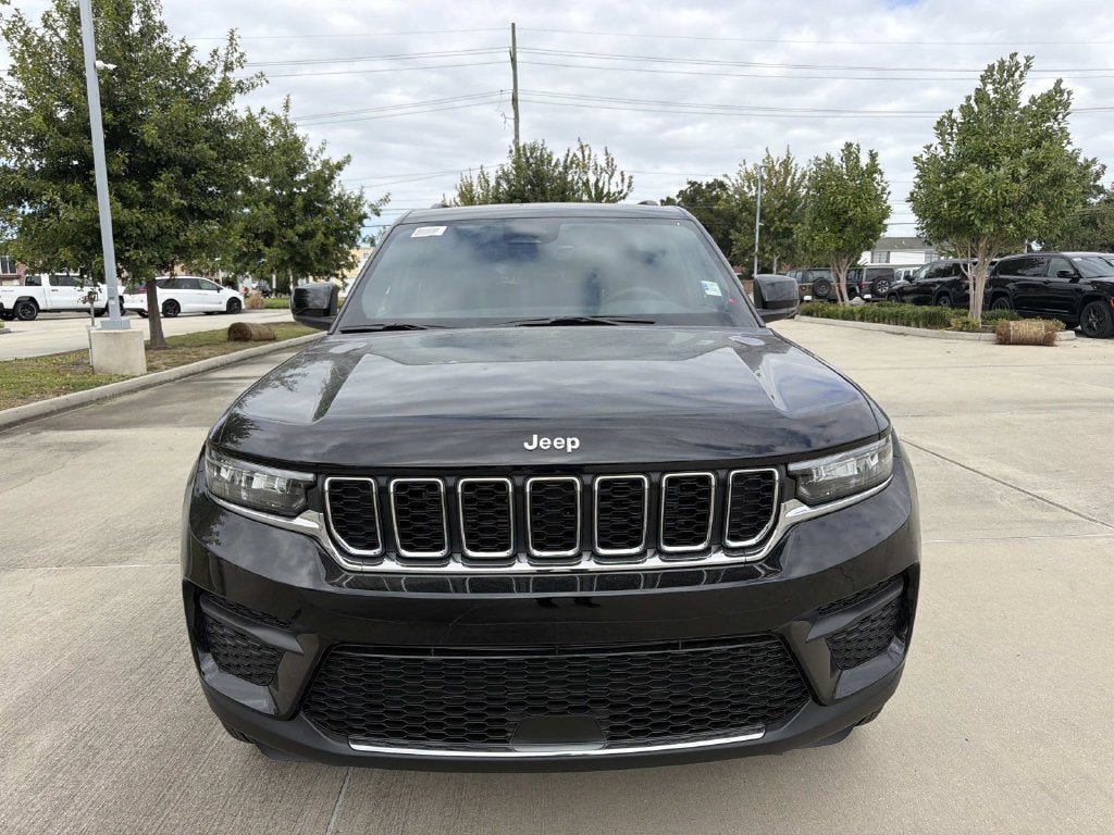 2027 Jeep Grand Cherokee Laredo