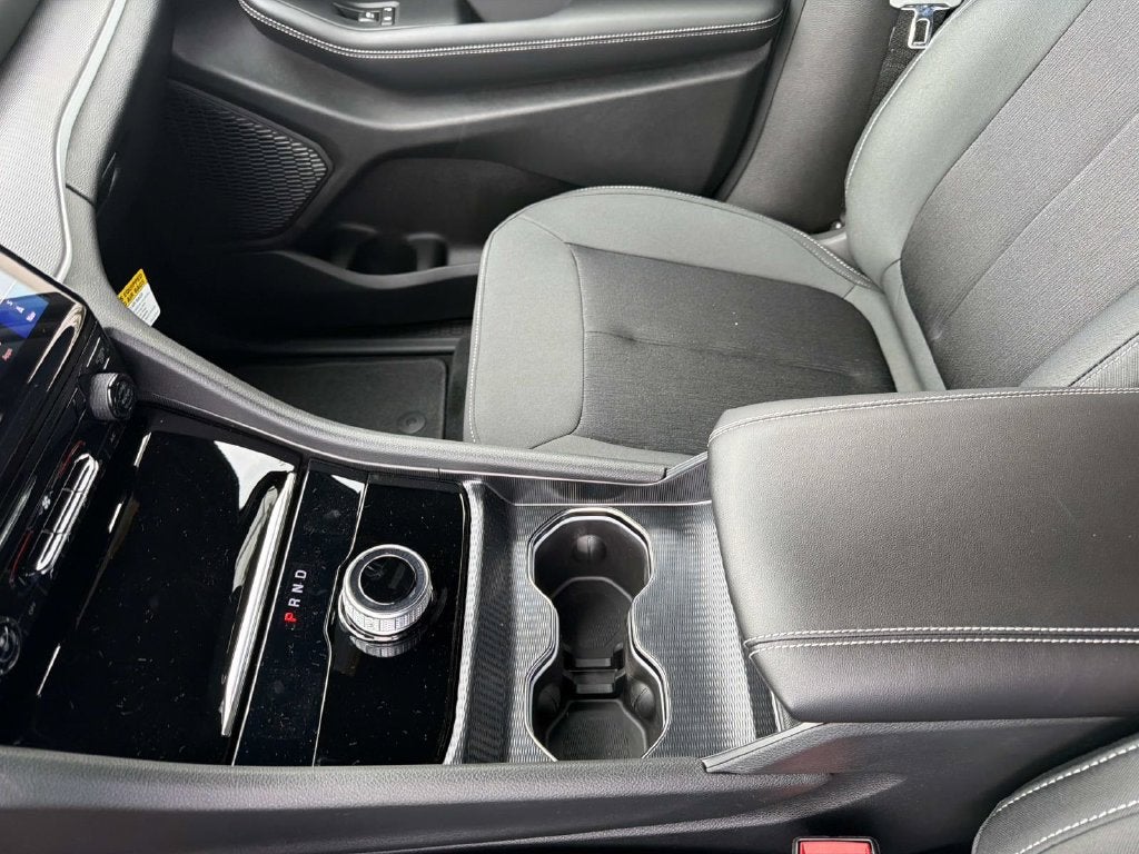 2027 Jeep Grand Cherokee Laredo