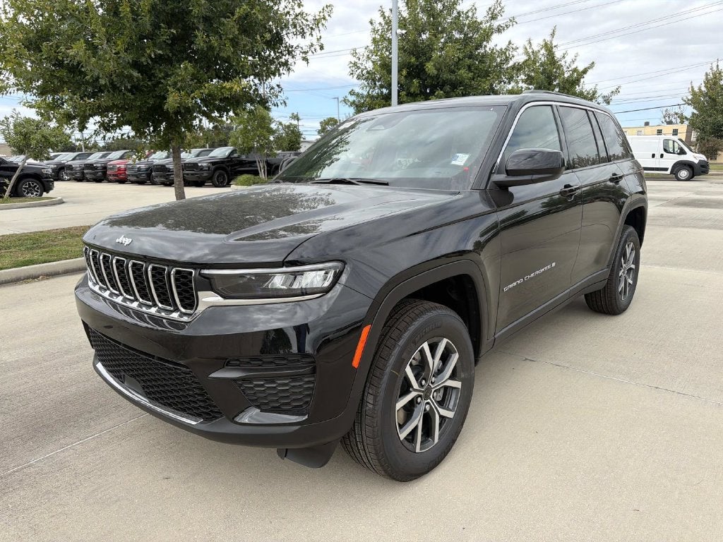 2027 Jeep Grand Cherokee Laredo
