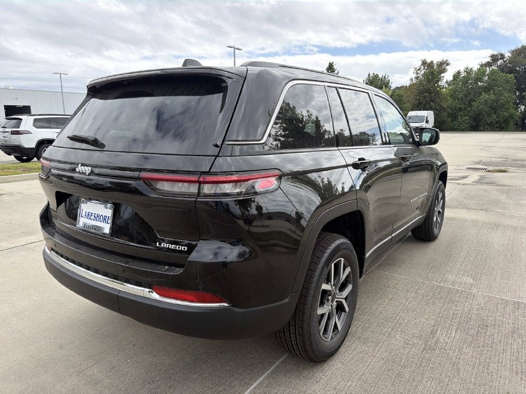 2027 Jeep Grand Cherokee Laredo