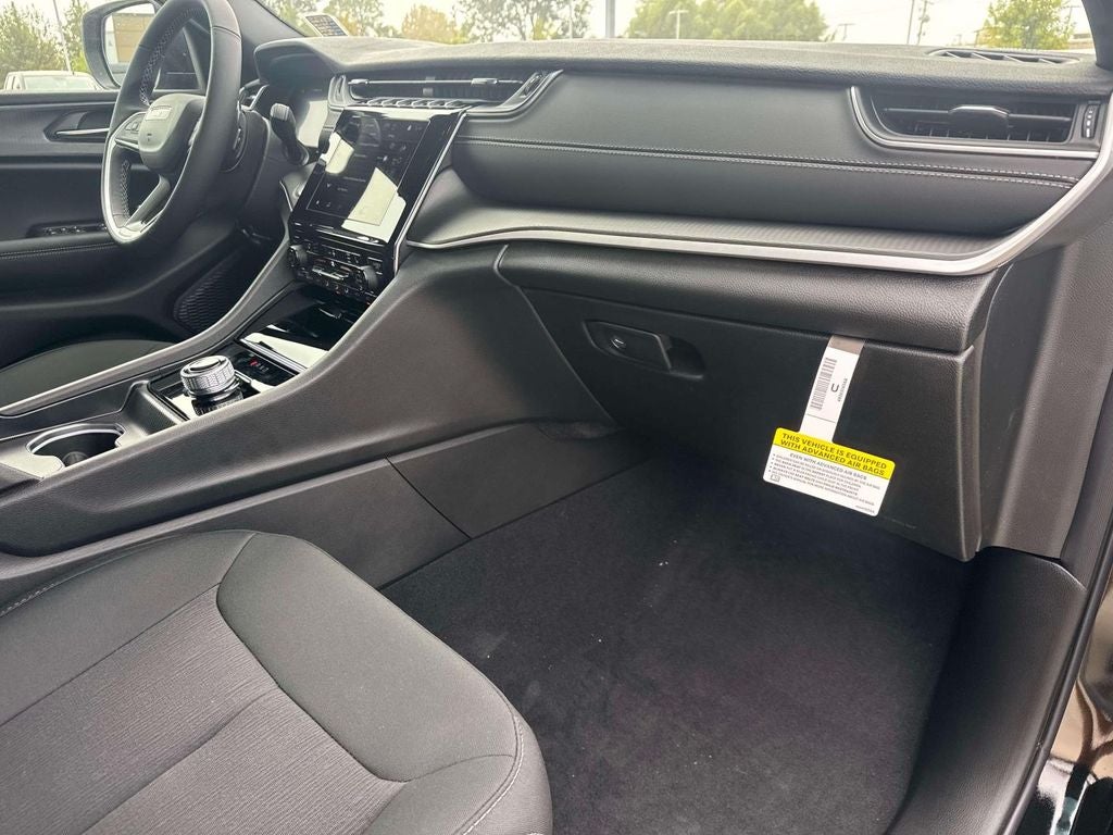 2025 Jeep Grand Cherokee GRAND CHEROKEE LAREDO 4X2