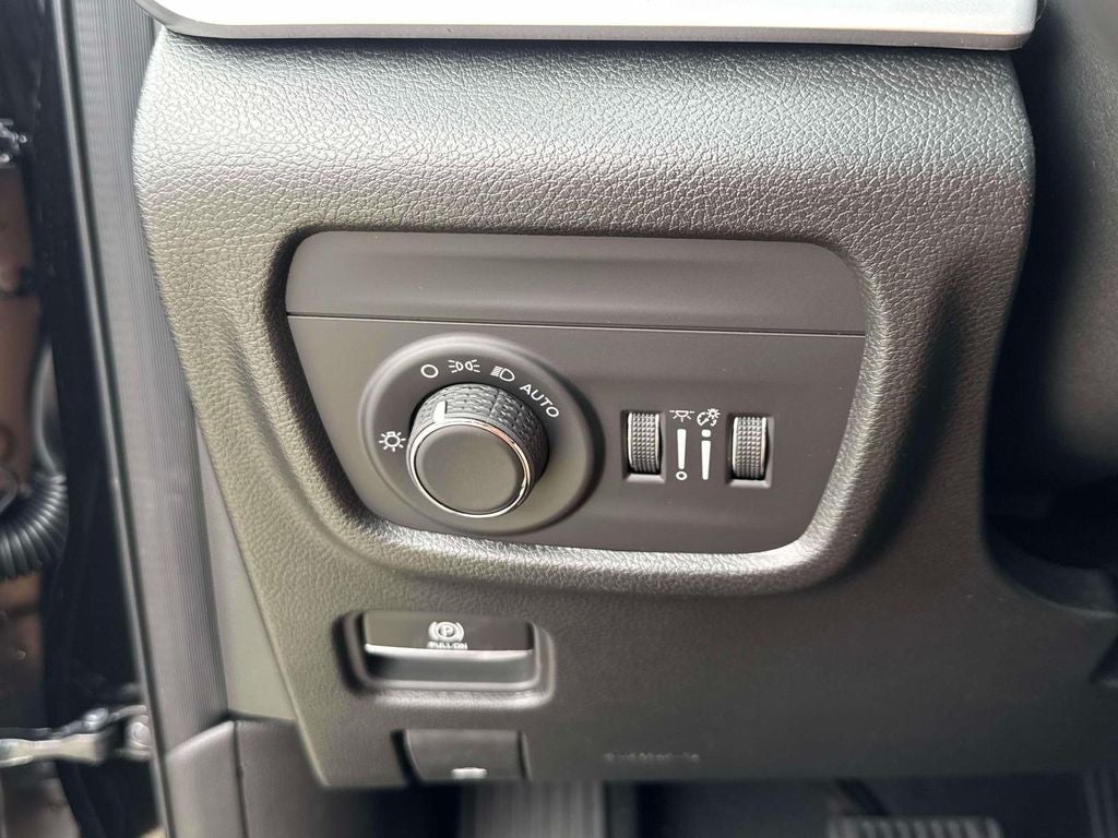 2025 Jeep Grand Cherokee GRAND CHEROKEE LAREDO 4X2