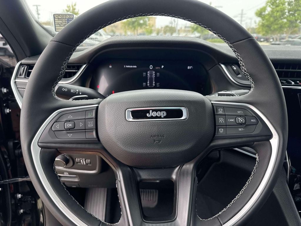 2025 Jeep Grand Cherokee GRAND CHEROKEE LAREDO 4X2