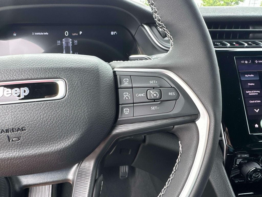 2025 Jeep Grand Cherokee GRAND CHEROKEE LAREDO 4X2