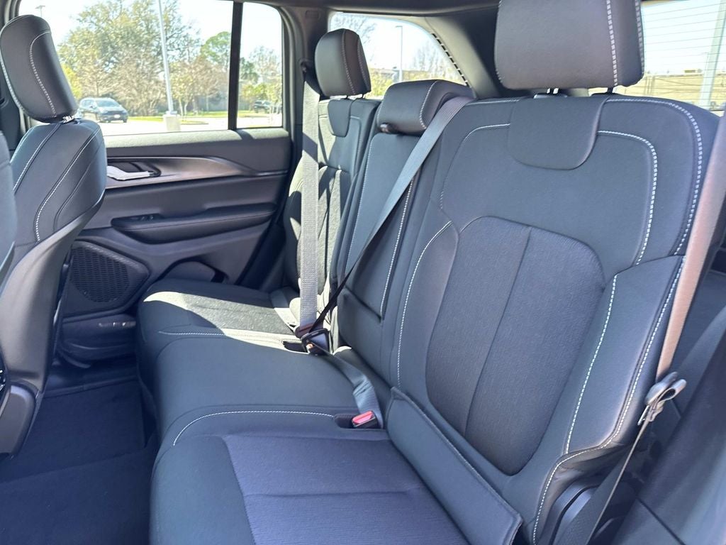 2026 Jeep Grand Cherokee GRAND CHEROKEE LAREDO 4X2