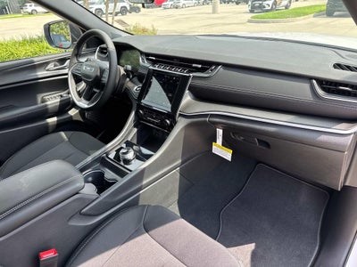 2025 Jeep Grand Cherokee GRAND CHEROKEE LAREDO 4X2