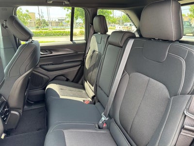 2025 Jeep Grand Cherokee GRAND CHEROKEE LAREDO 4X2