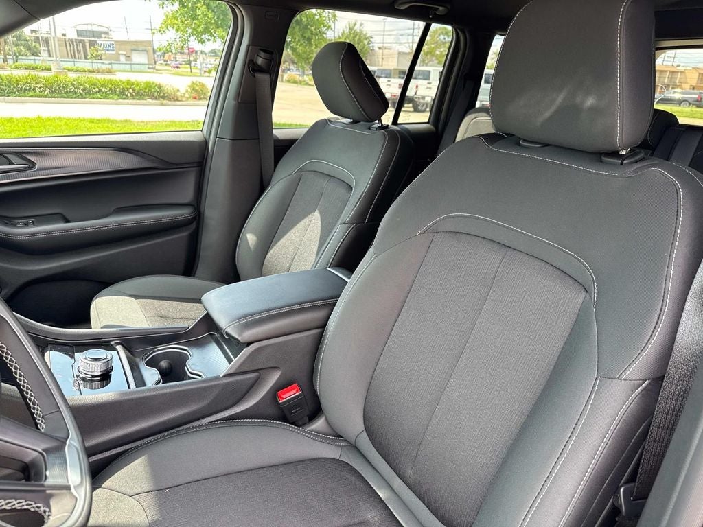 2025 Jeep Grand Cherokee GRAND CHEROKEE LAREDO 4X2