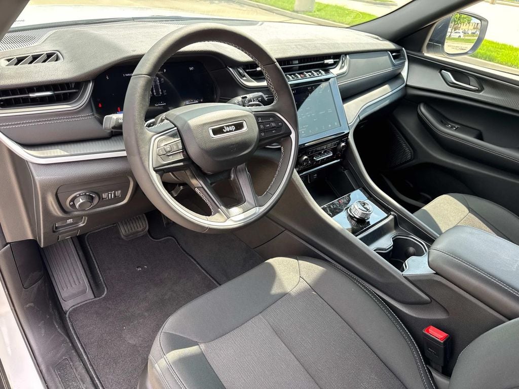 2025 Jeep Grand Cherokee GRAND CHEROKEE LAREDO 4X2