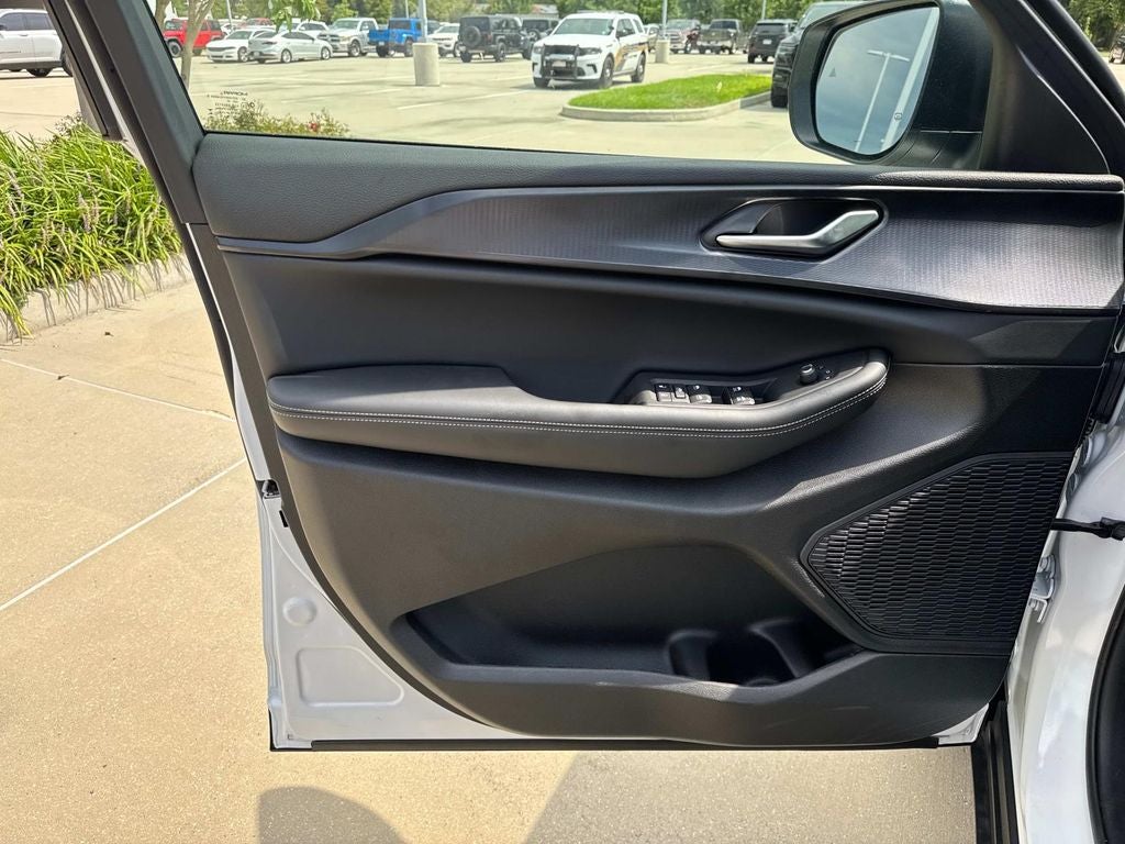 2025 Jeep Grand Cherokee GRAND CHEROKEE LAREDO 4X2