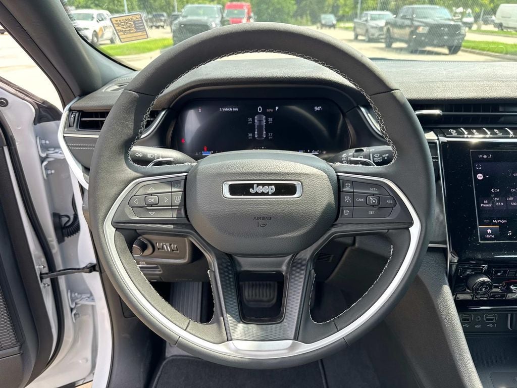 2025 Jeep Grand Cherokee GRAND CHEROKEE LAREDO 4X2