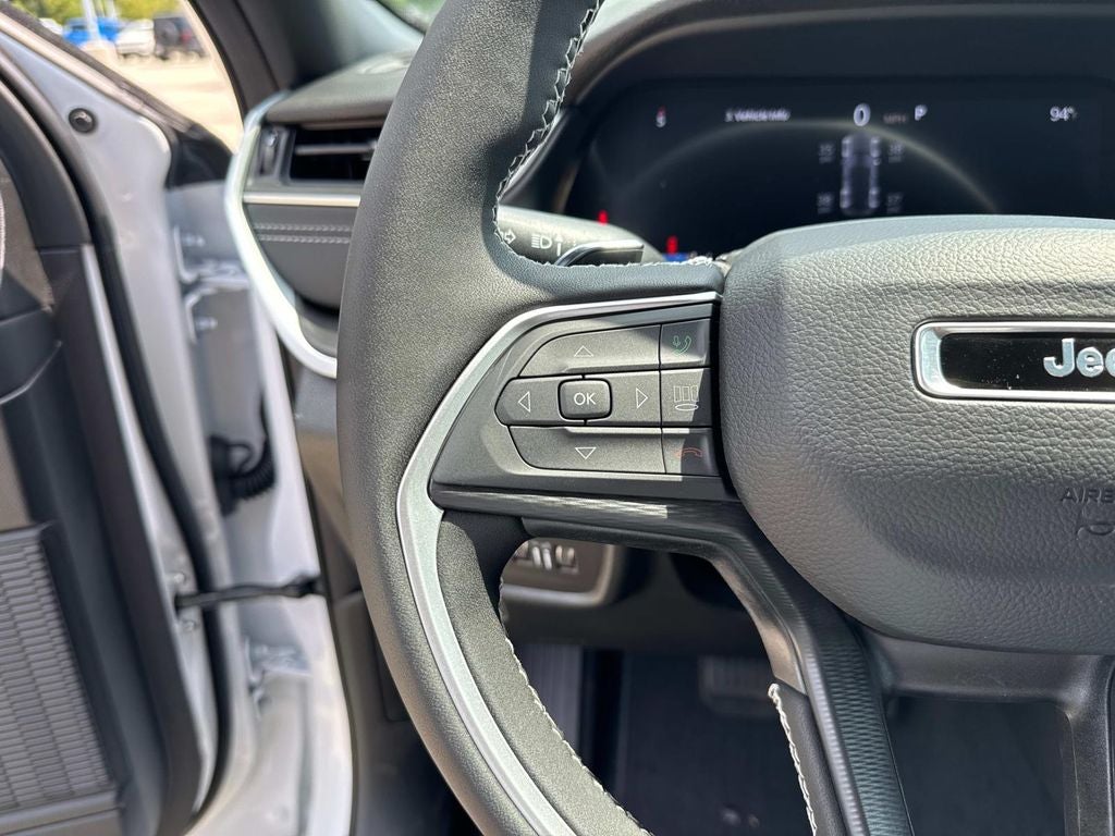 2025 Jeep Grand Cherokee GRAND CHEROKEE LAREDO 4X2