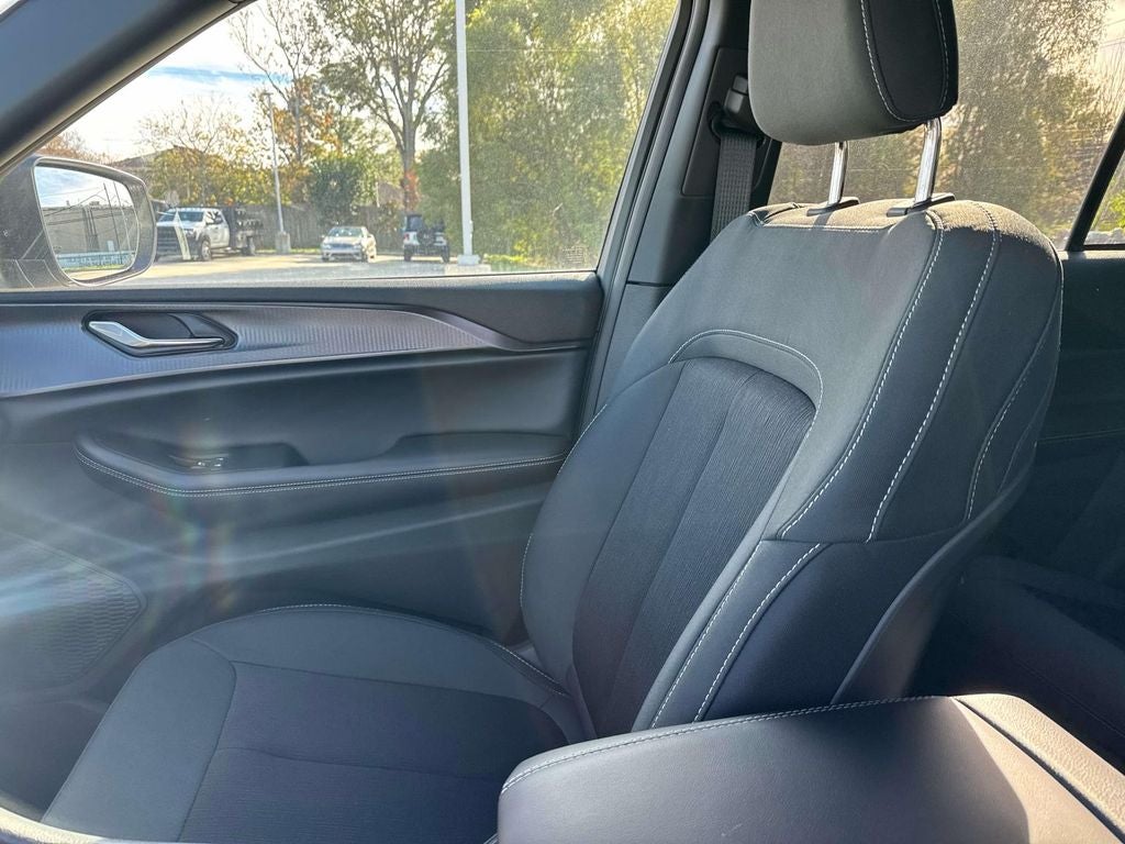 2025 Jeep Grand Cherokee GRAND CHEROKEE LAREDO 4X2