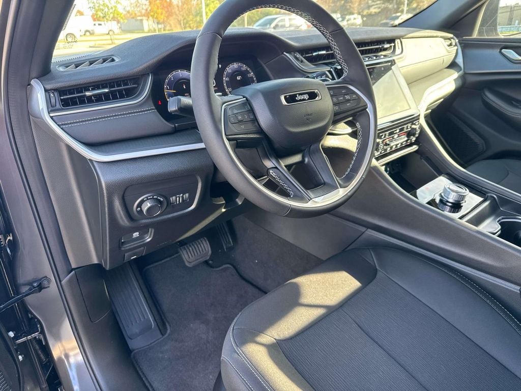 2025 Jeep Grand Cherokee GRAND CHEROKEE LAREDO 4X2