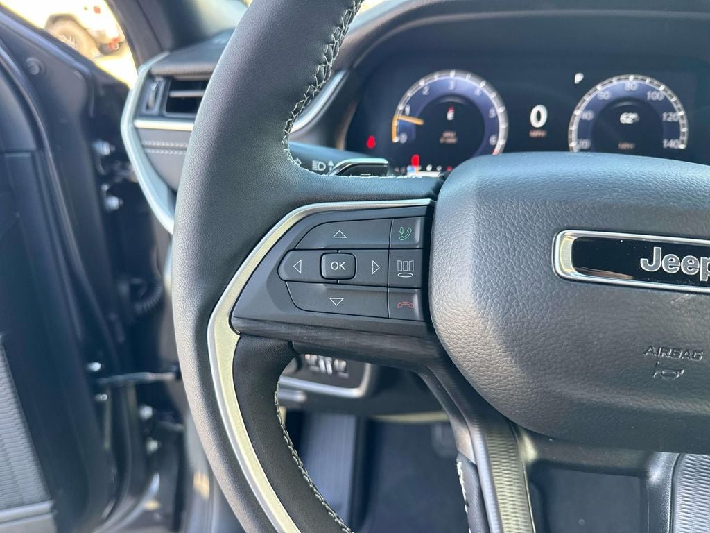 2025 Jeep Grand Cherokee GRAND CHEROKEE LAREDO 4X2