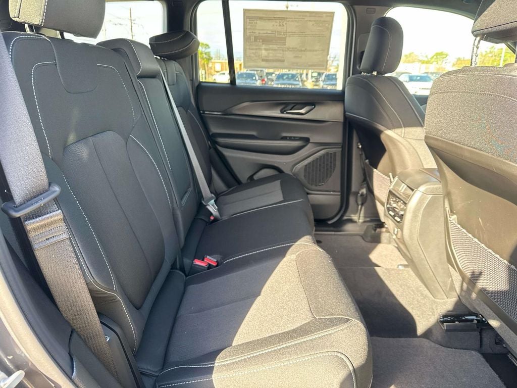 2025 Jeep Grand Cherokee GRAND CHEROKEE LAREDO 4X2