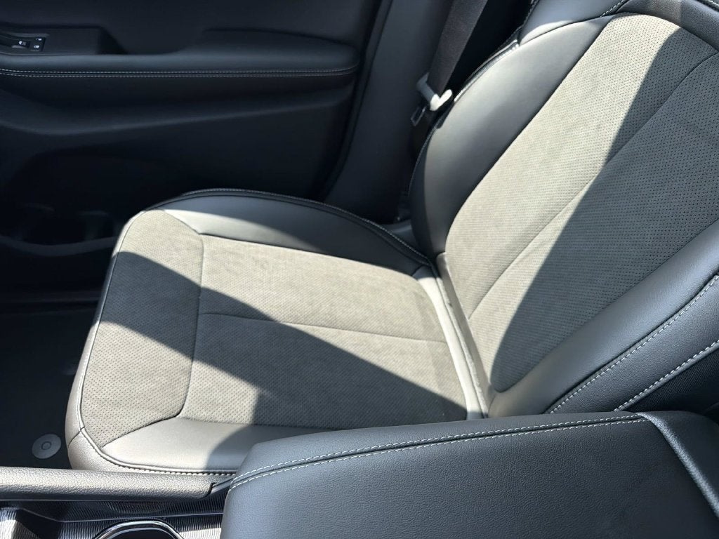 2027 Jeep Grand Cherokee Laredo Altitude