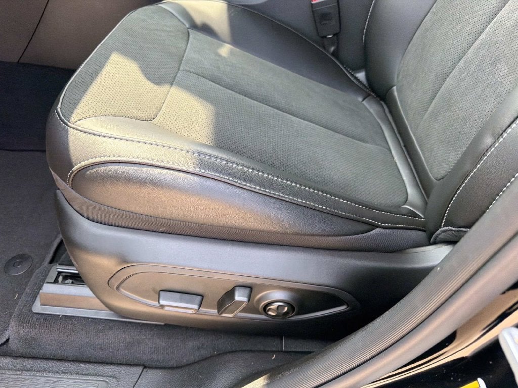 2027 Jeep Grand Cherokee Laredo Altitude