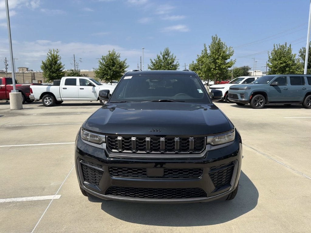 2027 Jeep Grand Cherokee Laredo Altitude