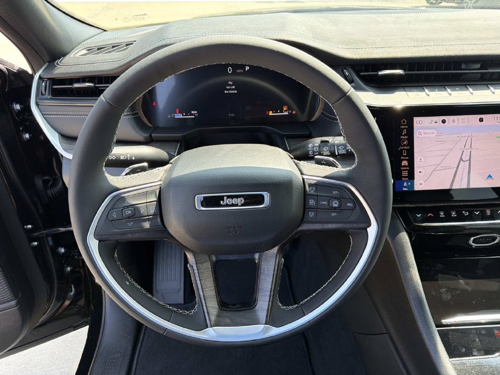 2027 Jeep Grand Cherokee Laredo Altitude