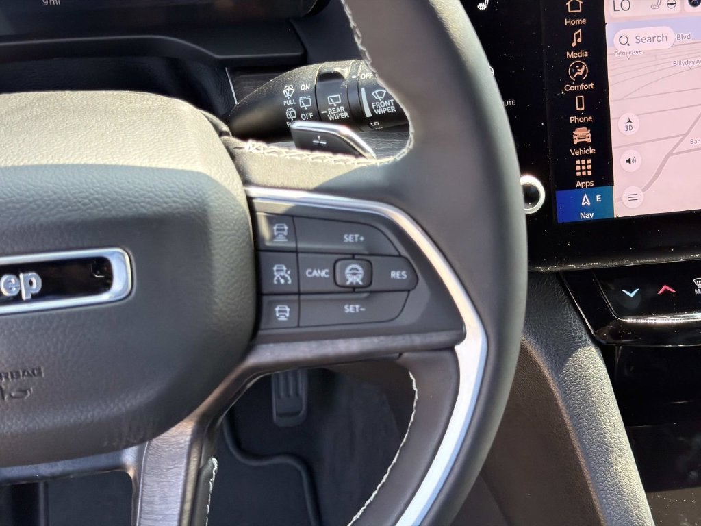2027 Jeep Grand Cherokee Laredo Altitude